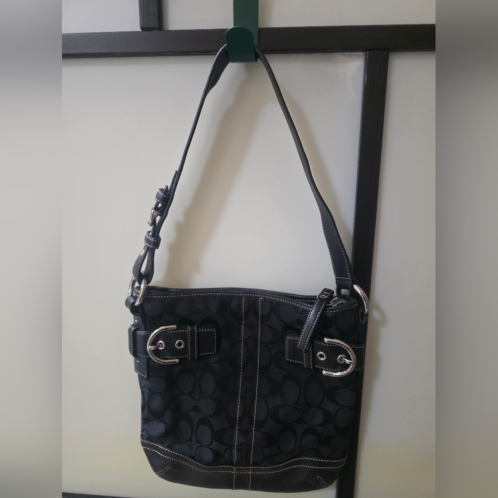 AUTHENTIC VINTAGE GENUINE LEATHER & SIGNATURE C COACH HAND/SHLDR BAG 10"w x 10"L